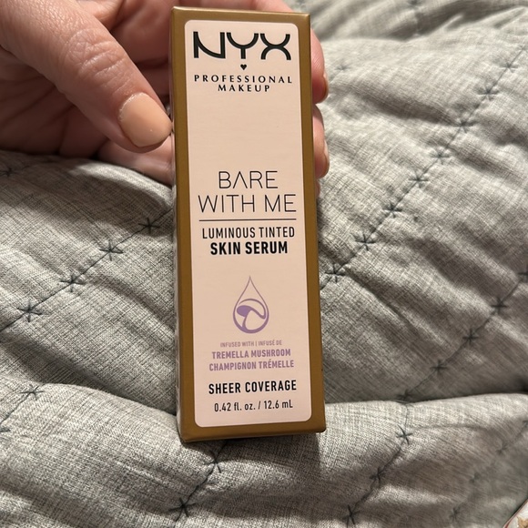 NYX Bare With Me Luminous Tinted Skin Serum Universal Medium Deep - Picture 4 of 4